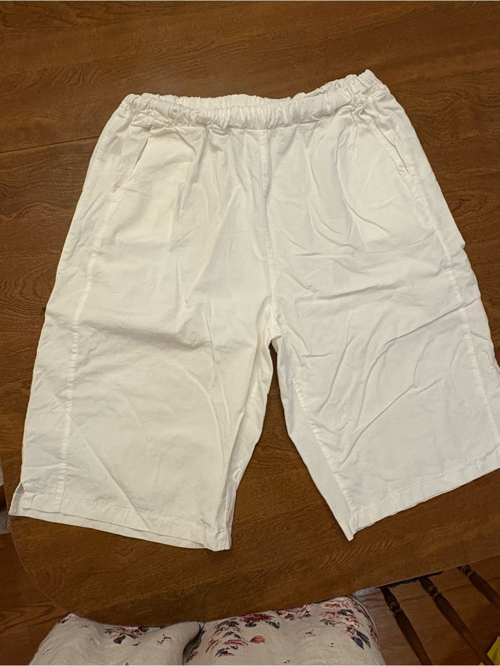 MISSLOOK White Elastic-Waist Athletic Shorts with Side Pockets